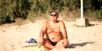 Man complains of sand in ass after beach visit. Sand urges there’s two sides to the story.