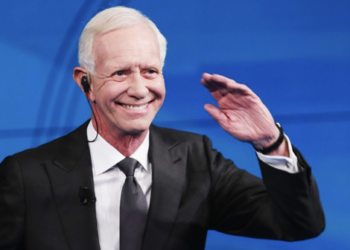 “Thank God? How about thank 30 years flying experience.” Sully Sullenberger Rips Into Sobbing Passenger After Flight ‘lands’.